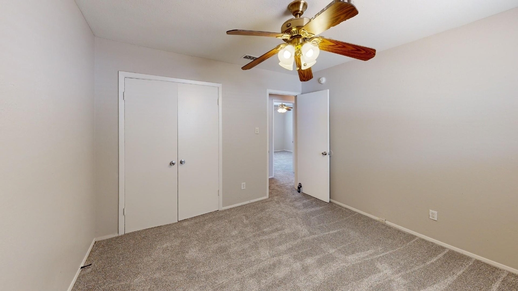 910 Shenandoah Drive - Photo 11