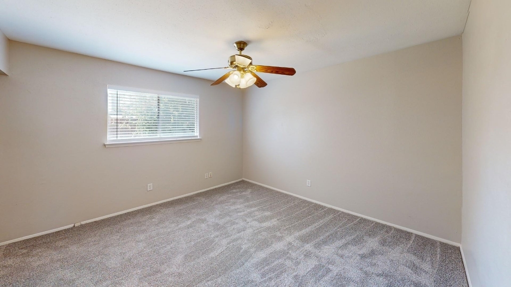 910 Shenandoah Drive - Photo 6