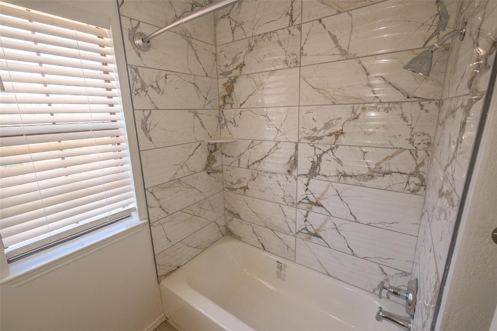 5439 Pershing Avenue - Photo 8