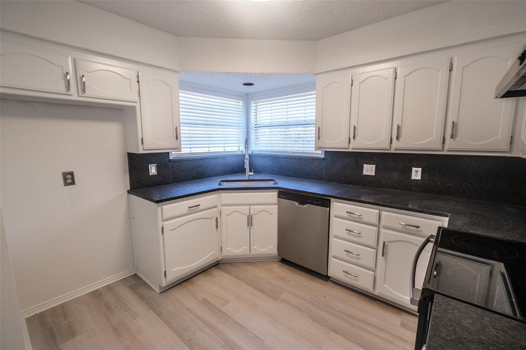 5439 Pershing Avenue - Photo 16