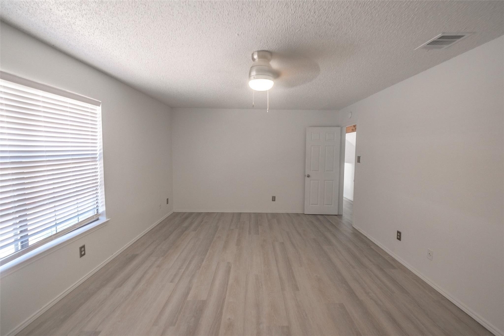 5439 Pershing Avenue - Photo 13