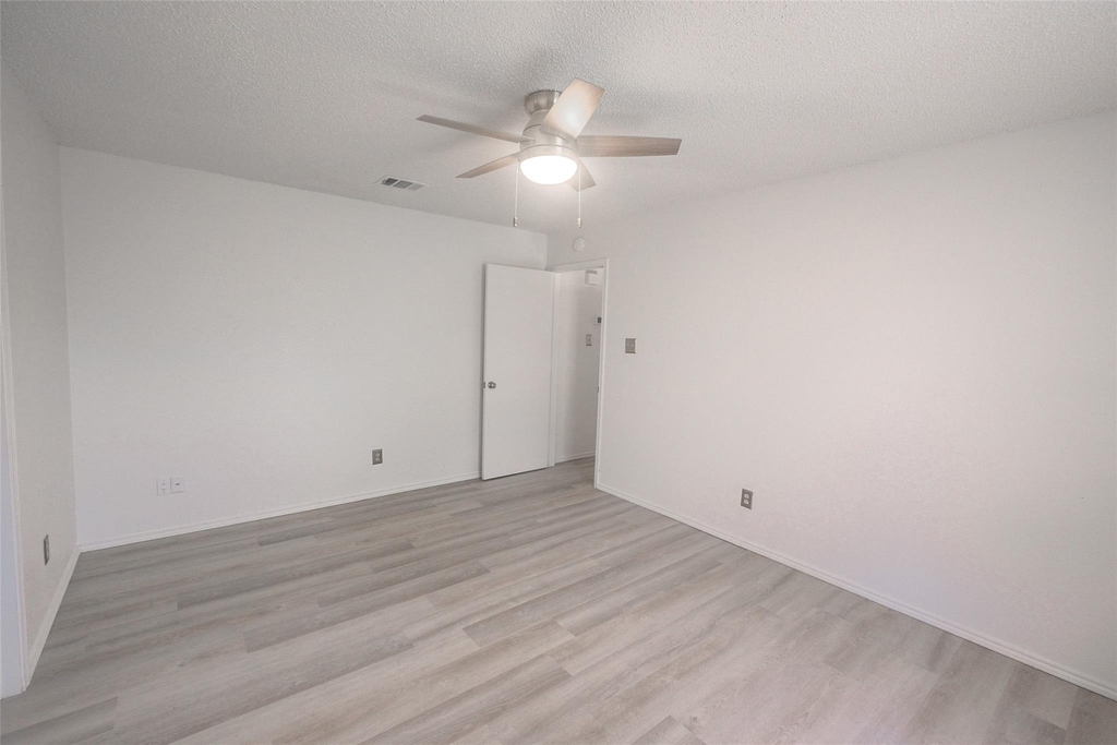 5439 Pershing Avenue - Photo 14