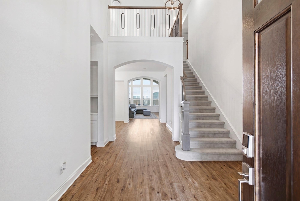 2602 Delta Drive - Photo 2