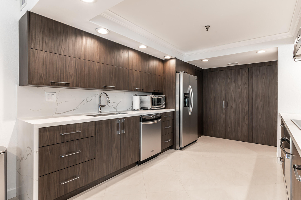 1155 Hillsboro Mile - Photo 4