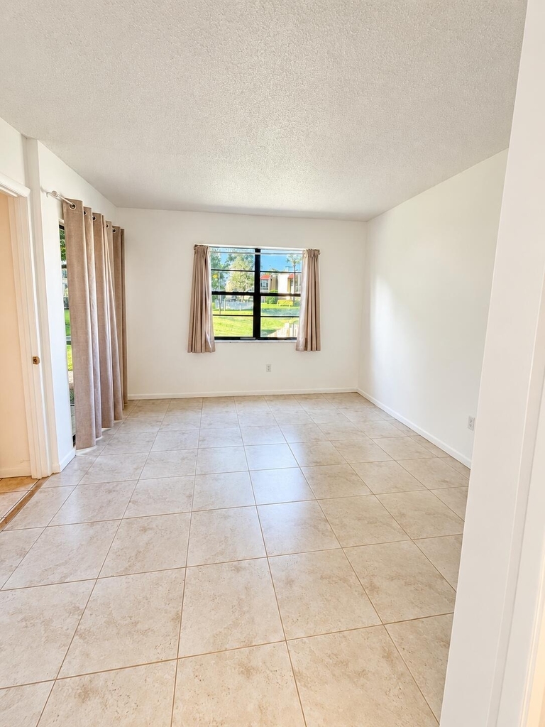 2050 Oleander Boulevard - Photo 4