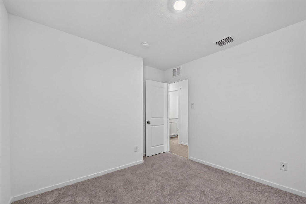 1260 Balsam Road - Photo 9