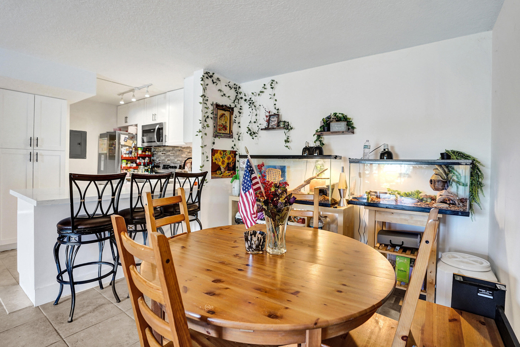 629 Sea Pine Way - Photo 3
