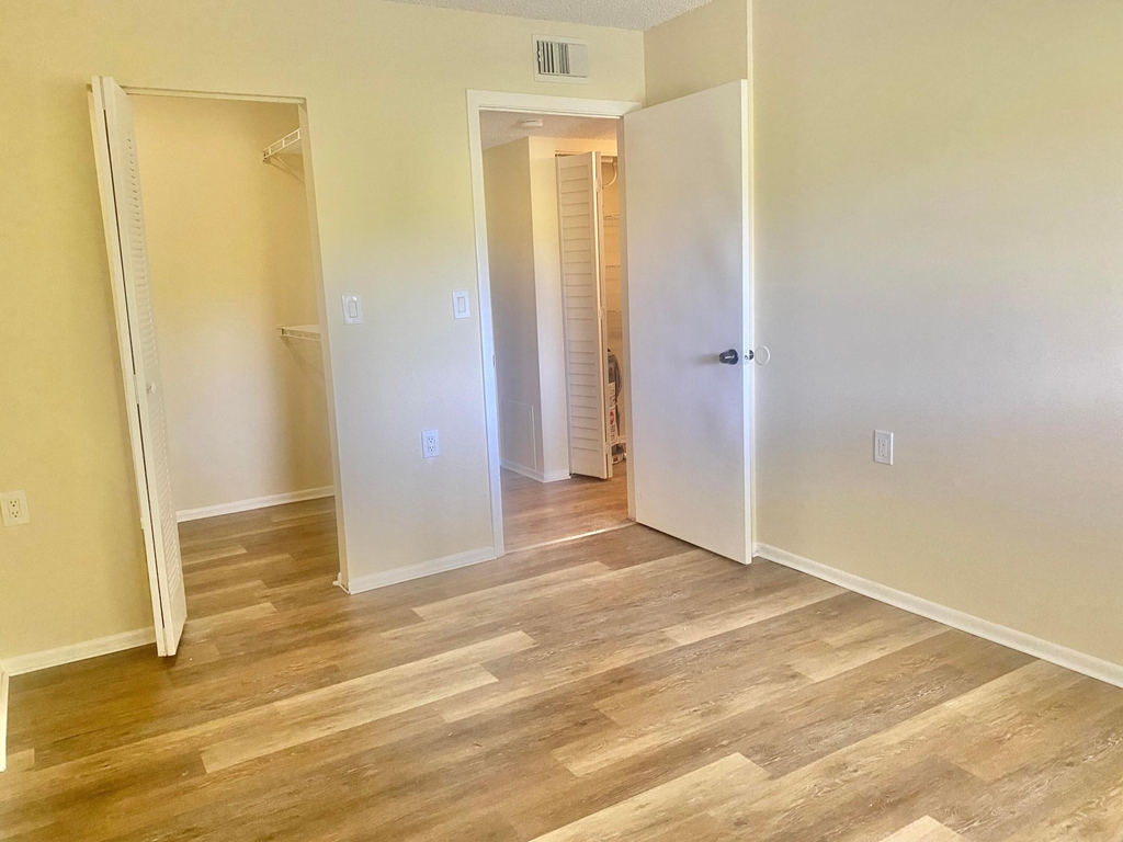 1200 Lake Victoria Drive - Photo 8