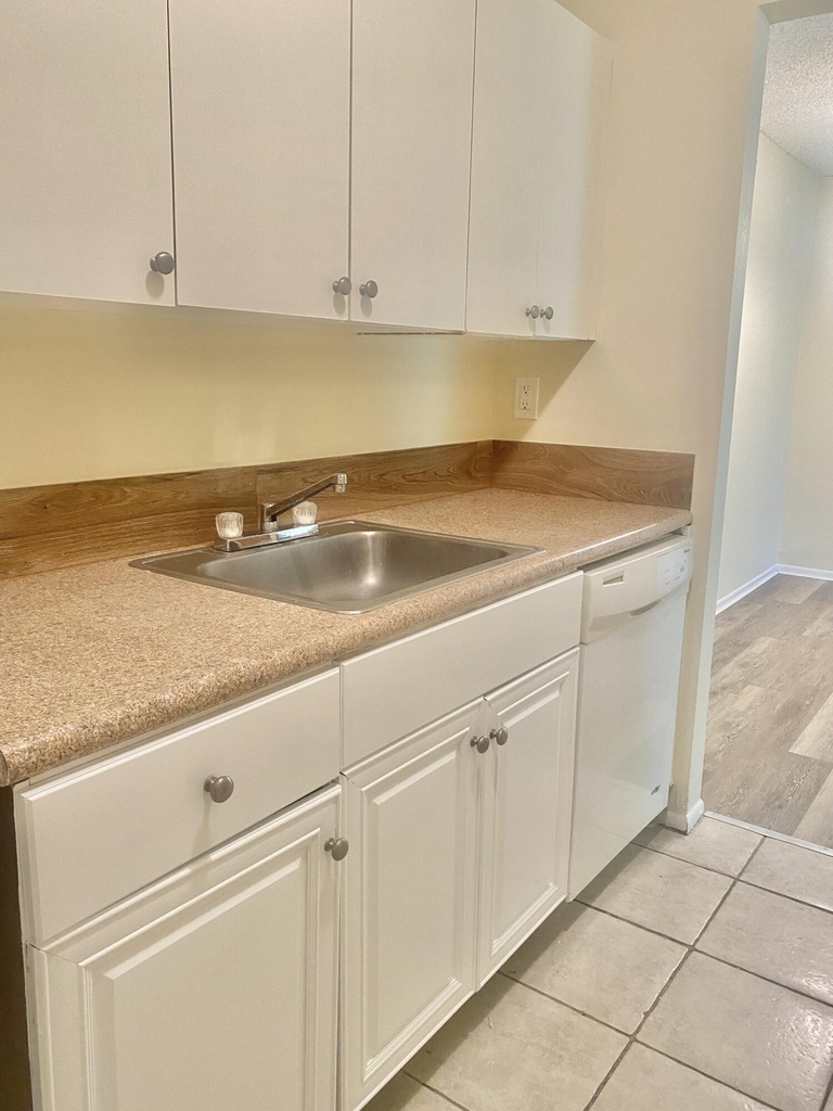 1200 Lake Victoria Drive - Photo 2