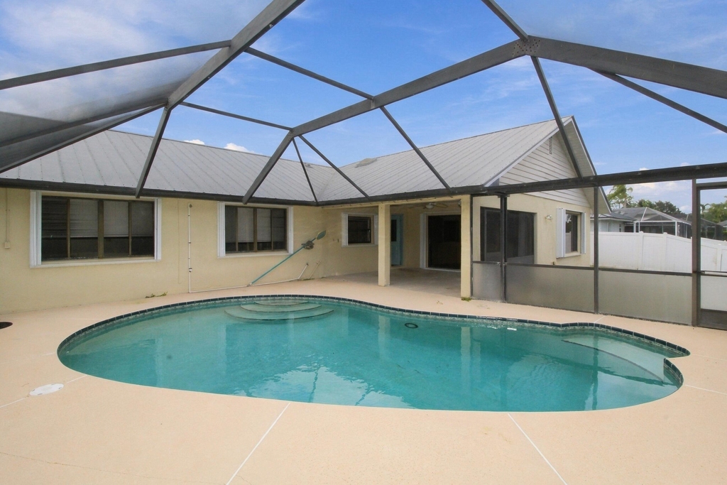 1309 Se Coral Reef Street - Photo 16