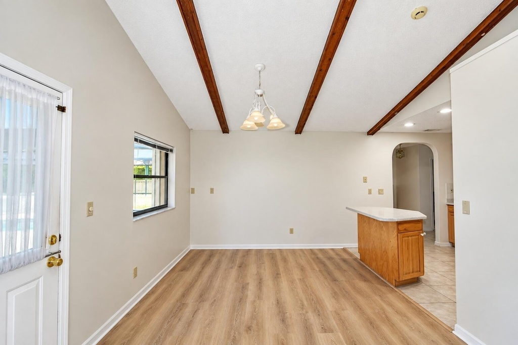 1309 Se Coral Reef Street - Photo 7