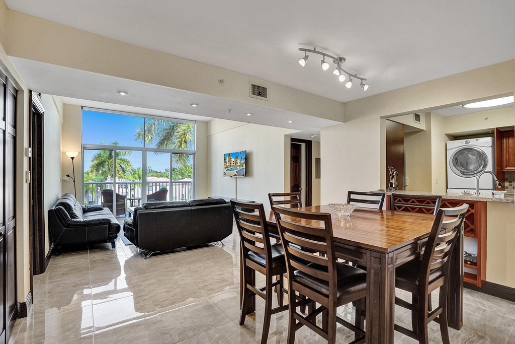 1350 Se 3rd Avenue - Photo 2