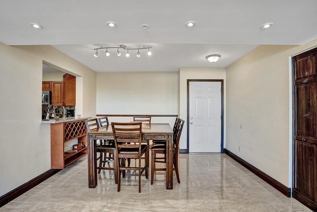 1350 Se 3rd Avenue - Photo 7