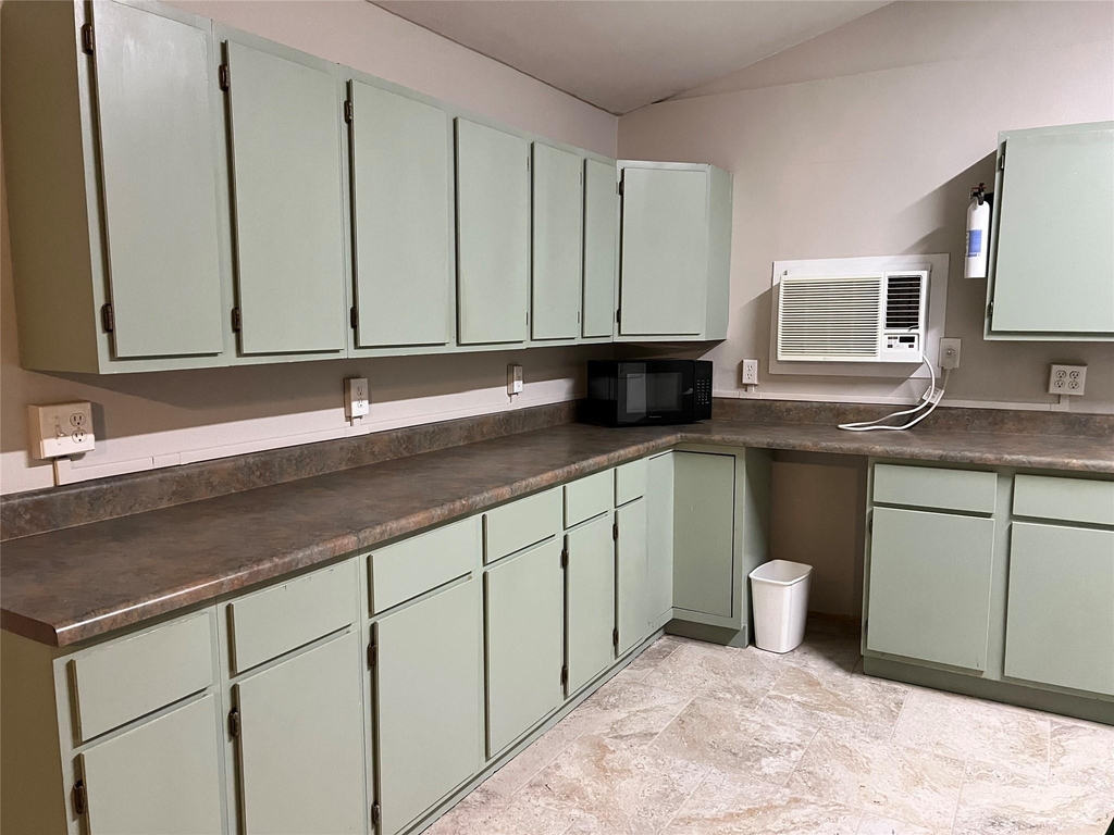 6960 Clifden Drive - Photo 5