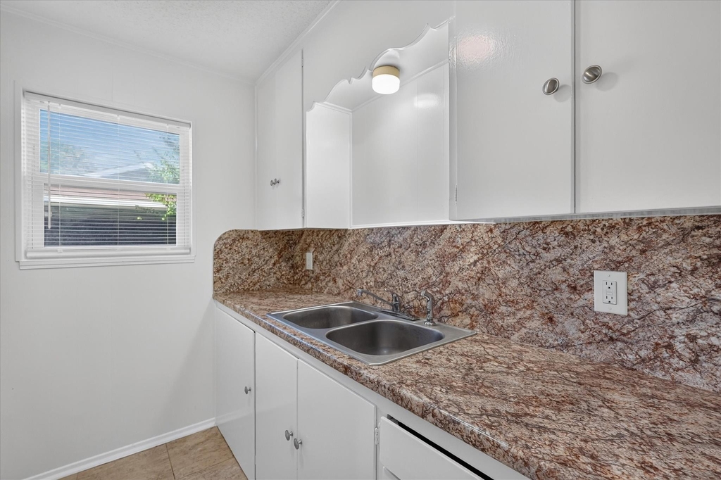1805 Randolph Drive - Photo 7