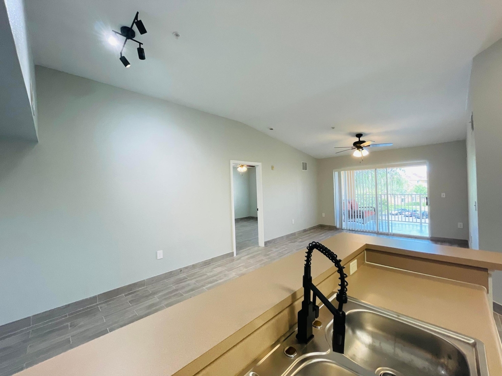 161 Sw Palm Drive - Photo 11