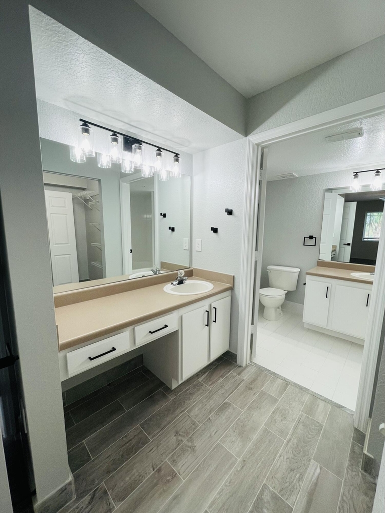 161 Sw Palm Drive - Photo 2