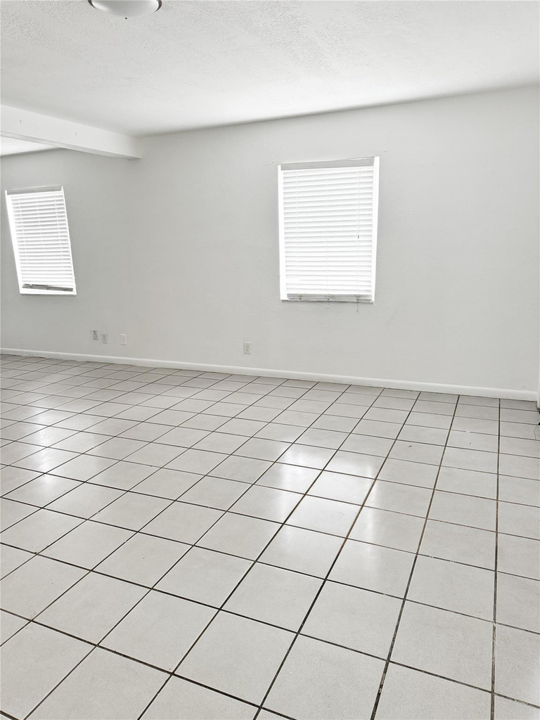 1405 Nw 6th Avenue - Photo 2