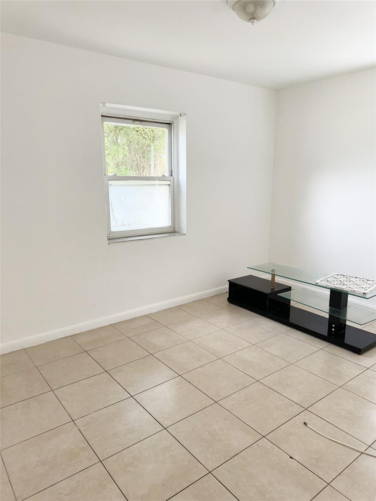 1405 Nw 6th Avenue - Photo 3