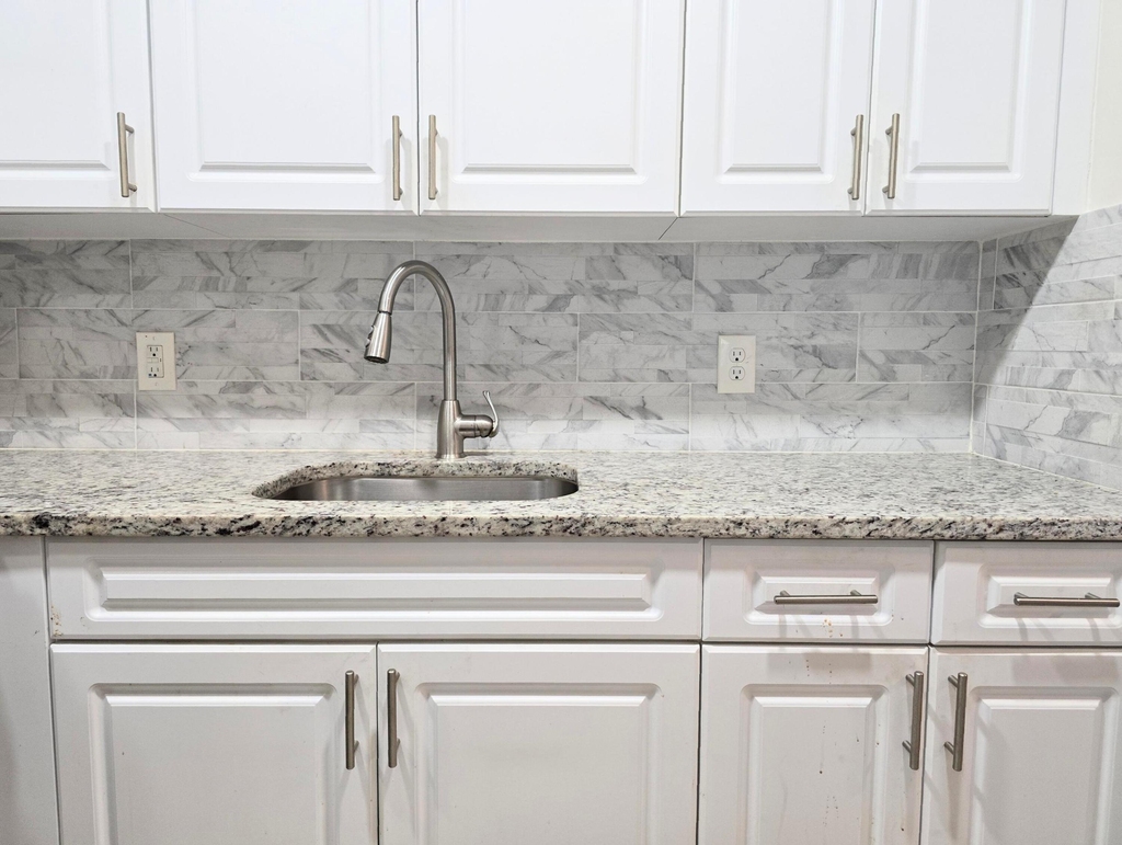 204 Canterbury I - Photo 2