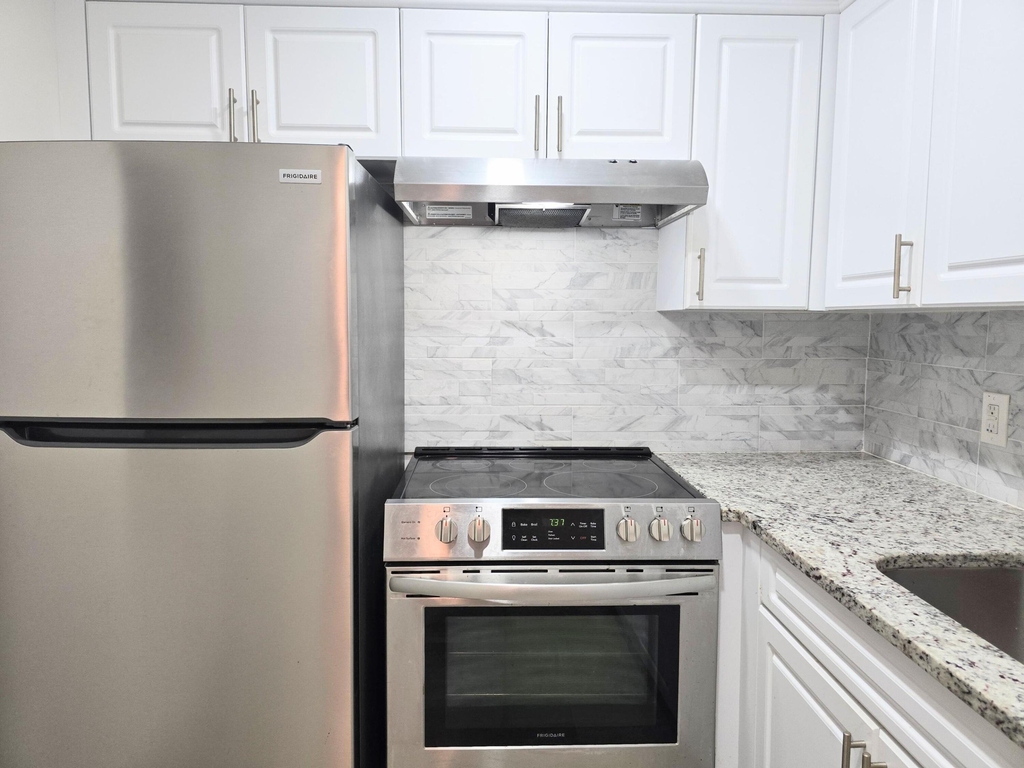 204 Canterbury I - Photo 1