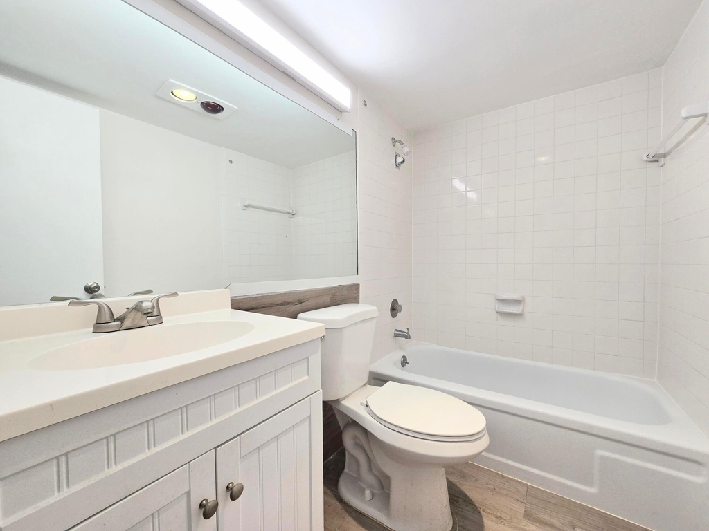 204 Canterbury I - Photo 5