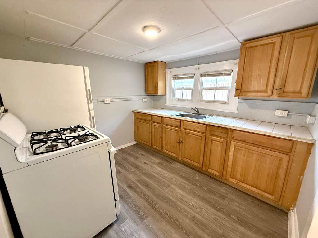418 52nd Street - Photo 2