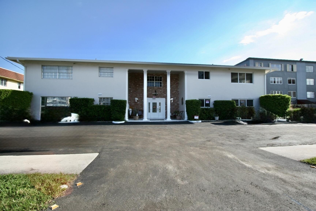 1040 Crystal Lake Drive - Photo 0