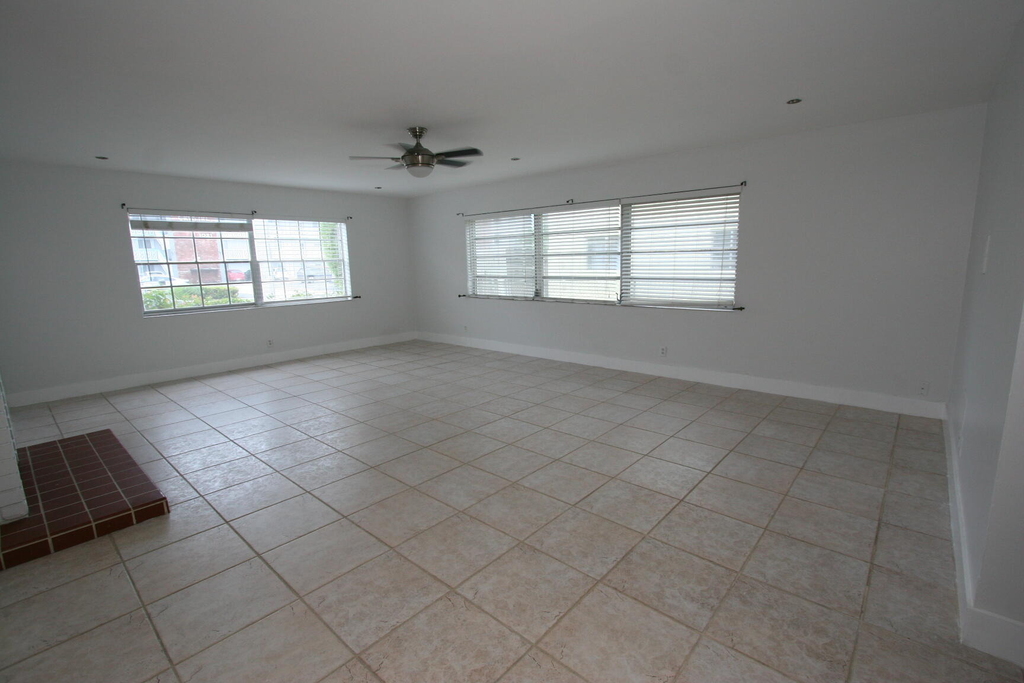 1040 Crystal Lake Drive - Photo 3