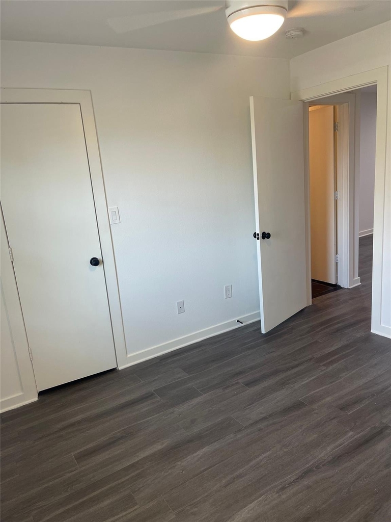 321 E 8th Street - Photo 11