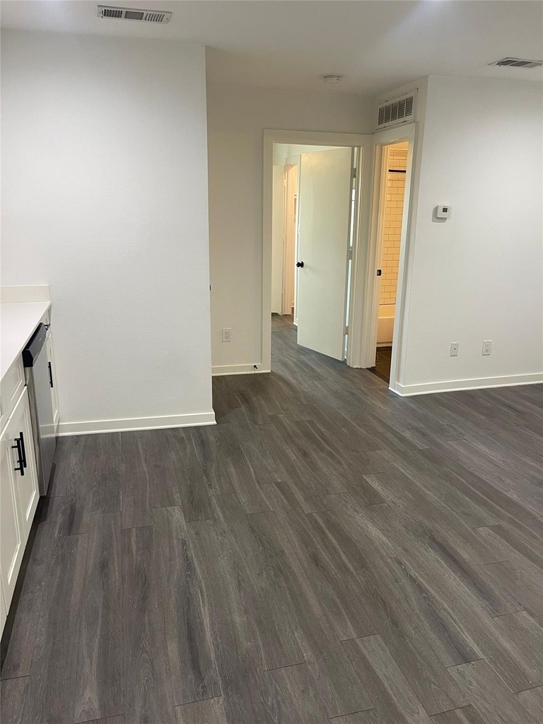 321 E 8th Street - Photo 7