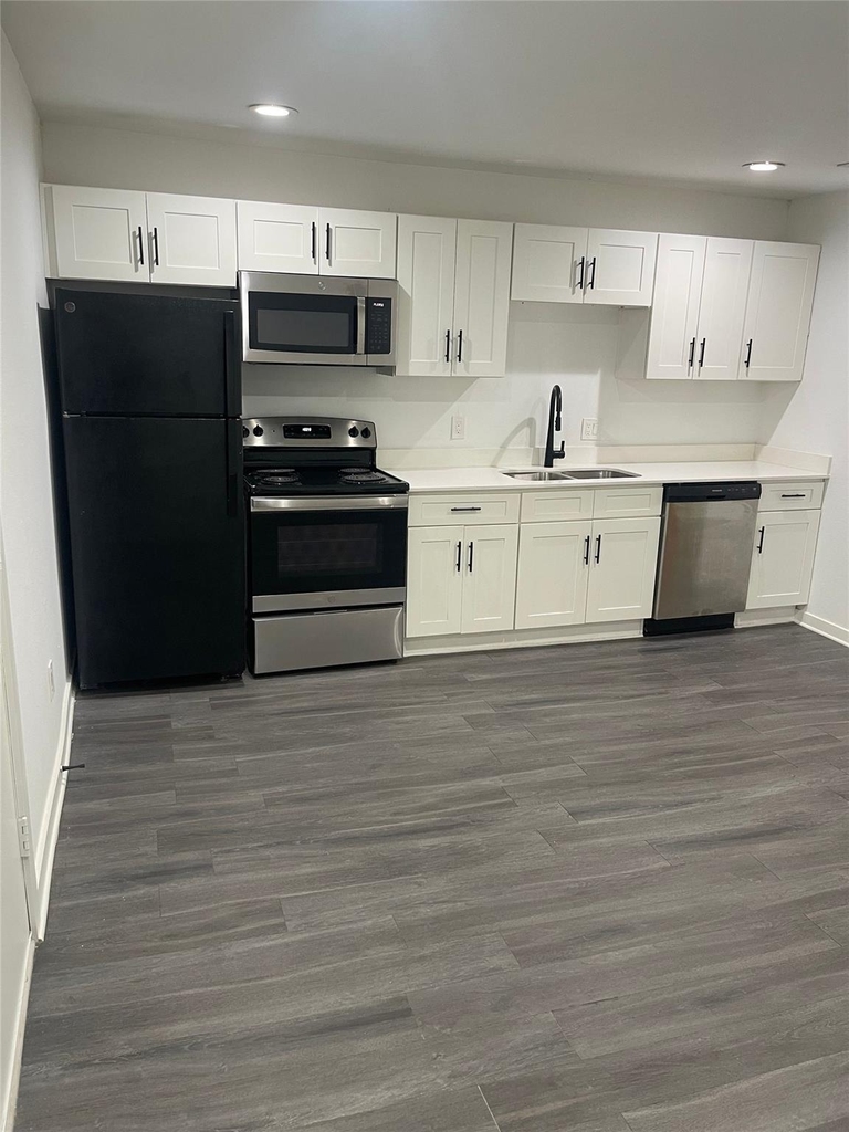 321 E 8th Street - Photo 5