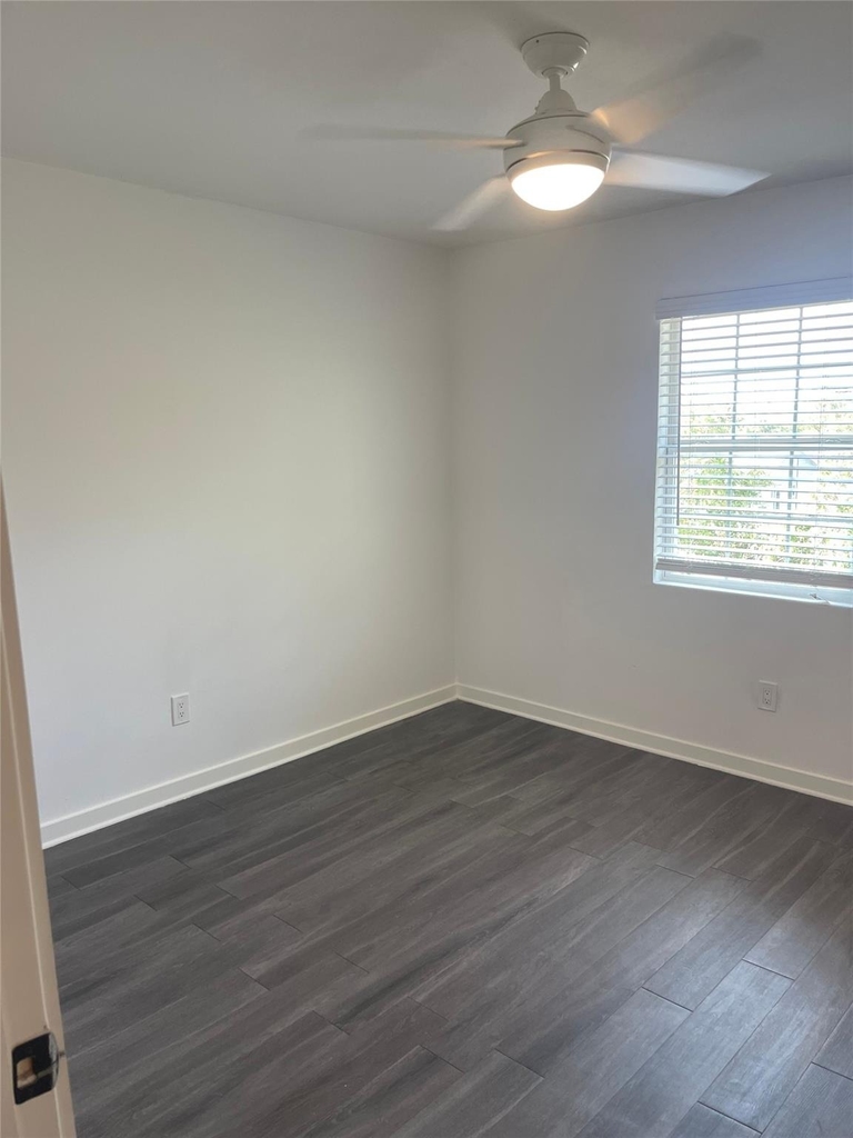 321 E 8th Street - Photo 10