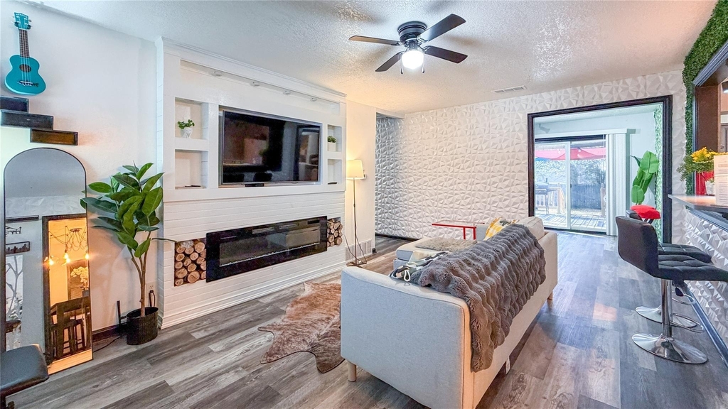 1805 El Paso Street - Photo 2
