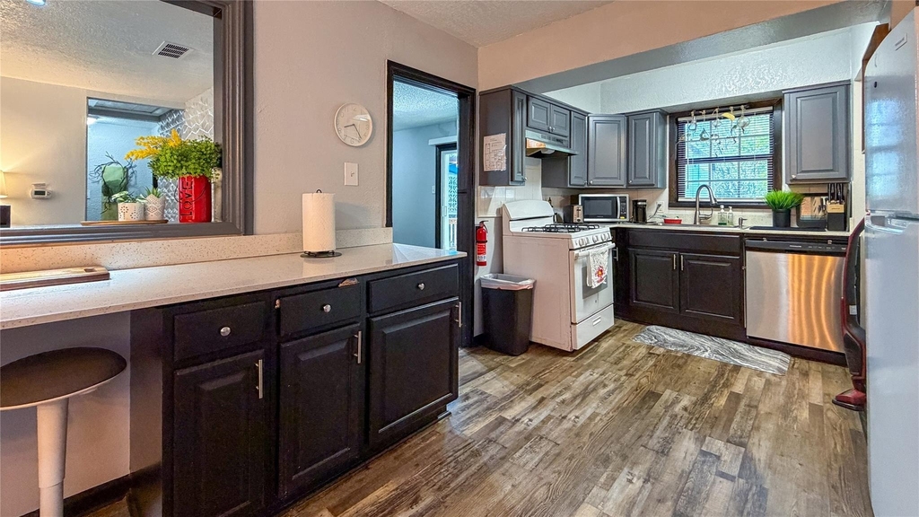 1805 El Paso Street - Photo 11