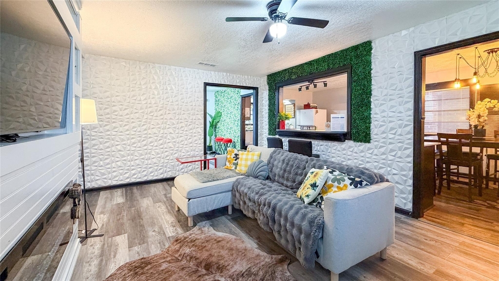 1805 El Paso Street - Photo 3