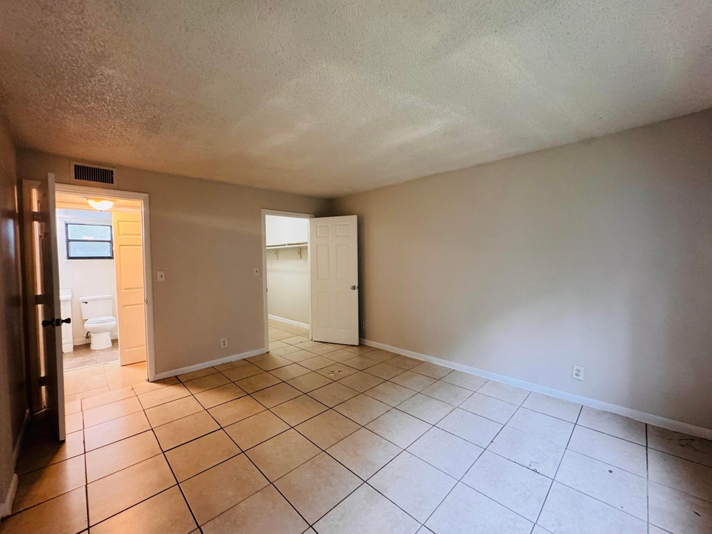 2050 N Congress Avenue - Photo 24