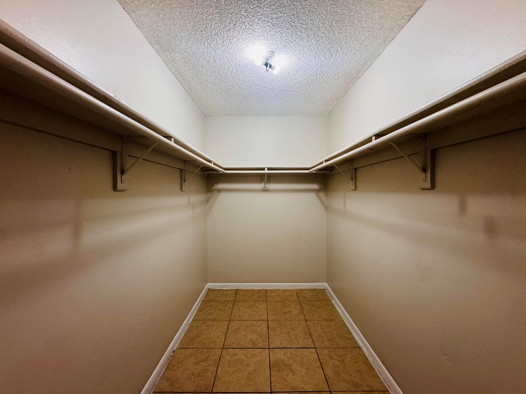 2050 N Congress Avenue - Photo 2