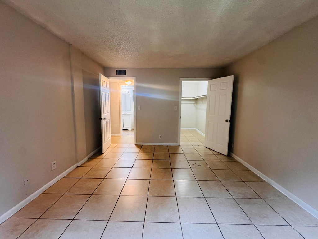 2050 N Congress Avenue - Photo 25