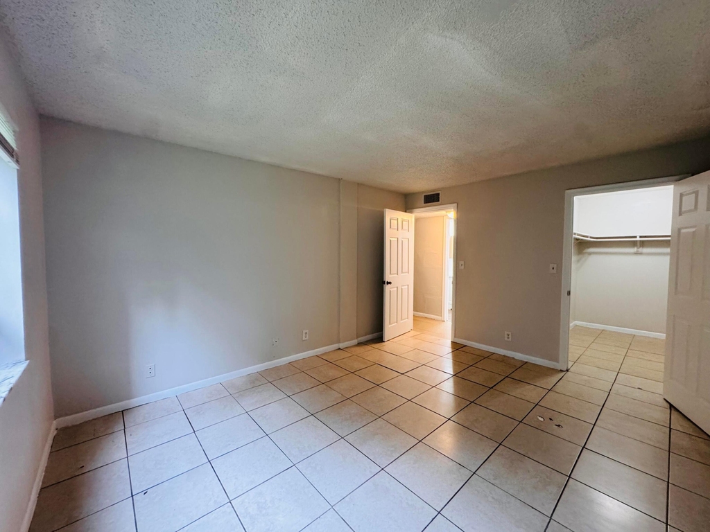 2050 N Congress Avenue - Photo 26