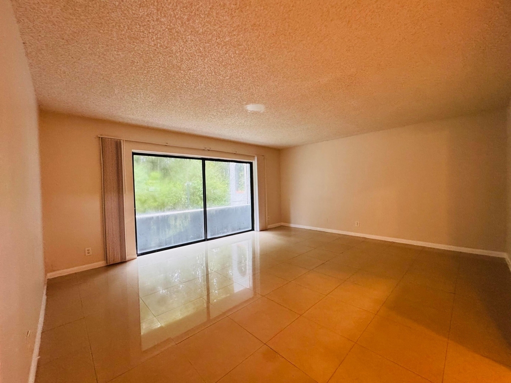 2050 N Congress Avenue - Photo 0