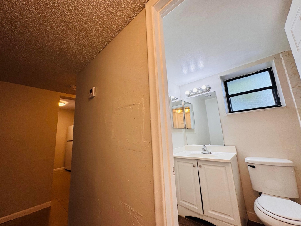 2050 N Congress Avenue - Photo 18