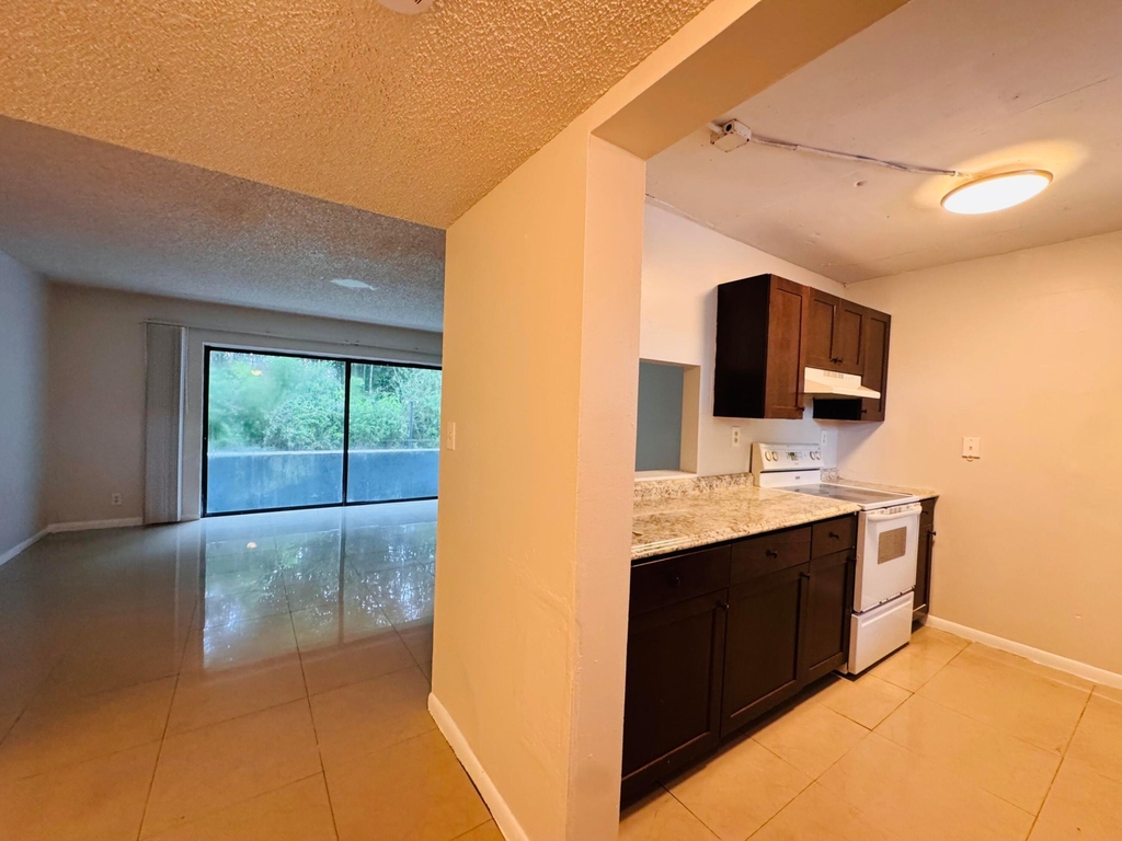 2050 N Congress Avenue - Photo 11