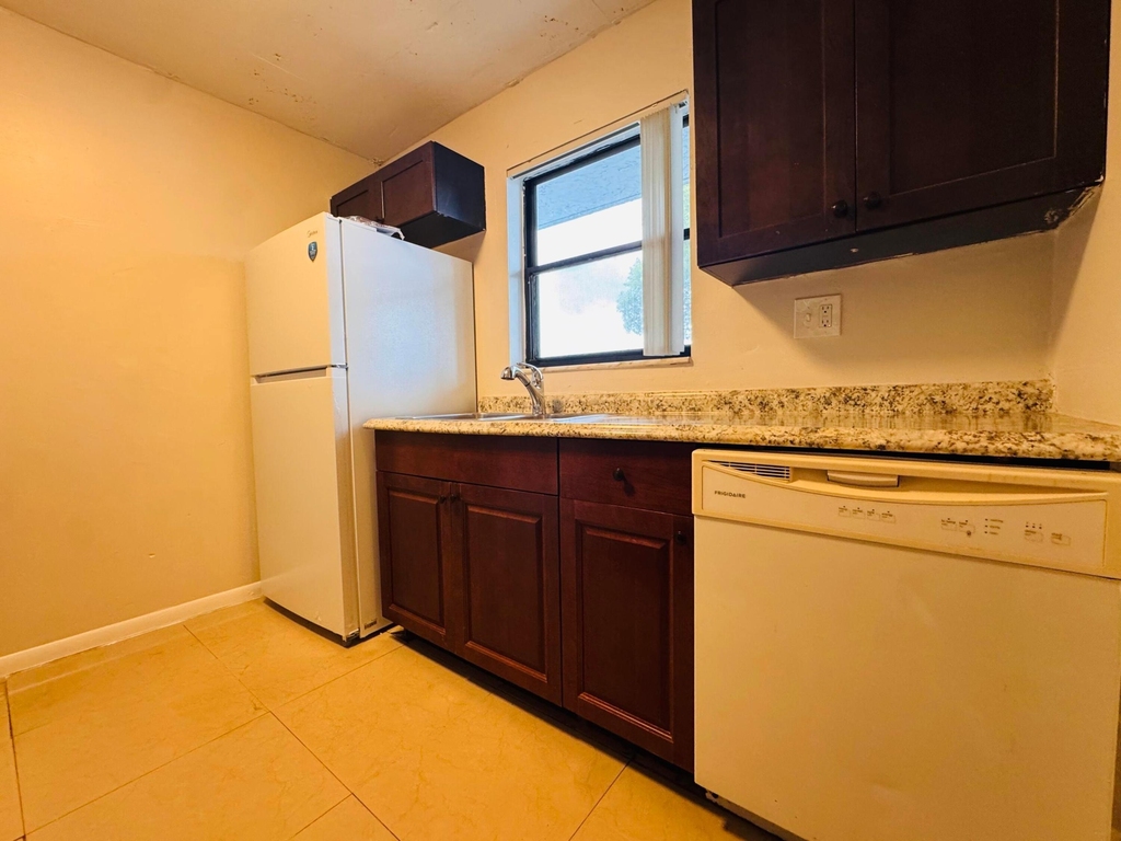 2050 N Congress Avenue - Photo 9