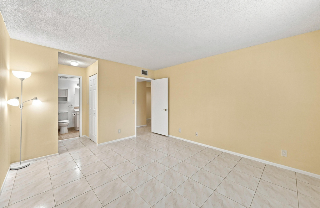 2753 S Oakland Forest Drive - Photo 18