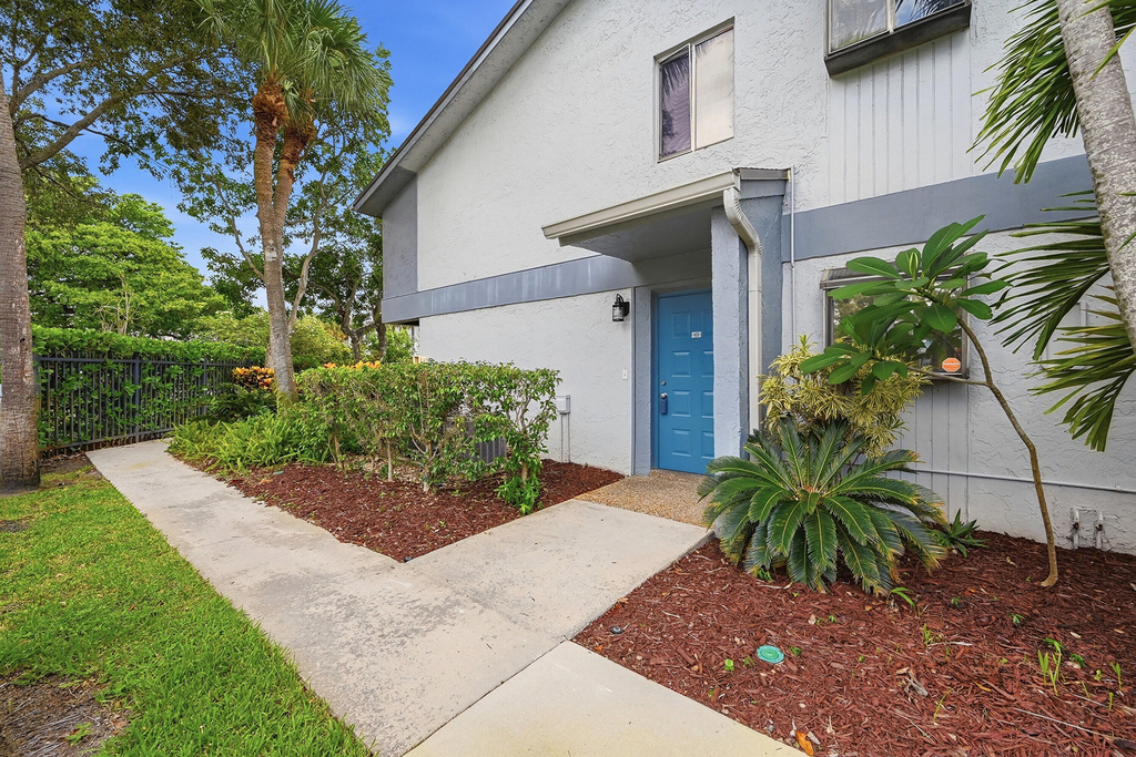 2753 S Oakland Forest Drive - Photo 4