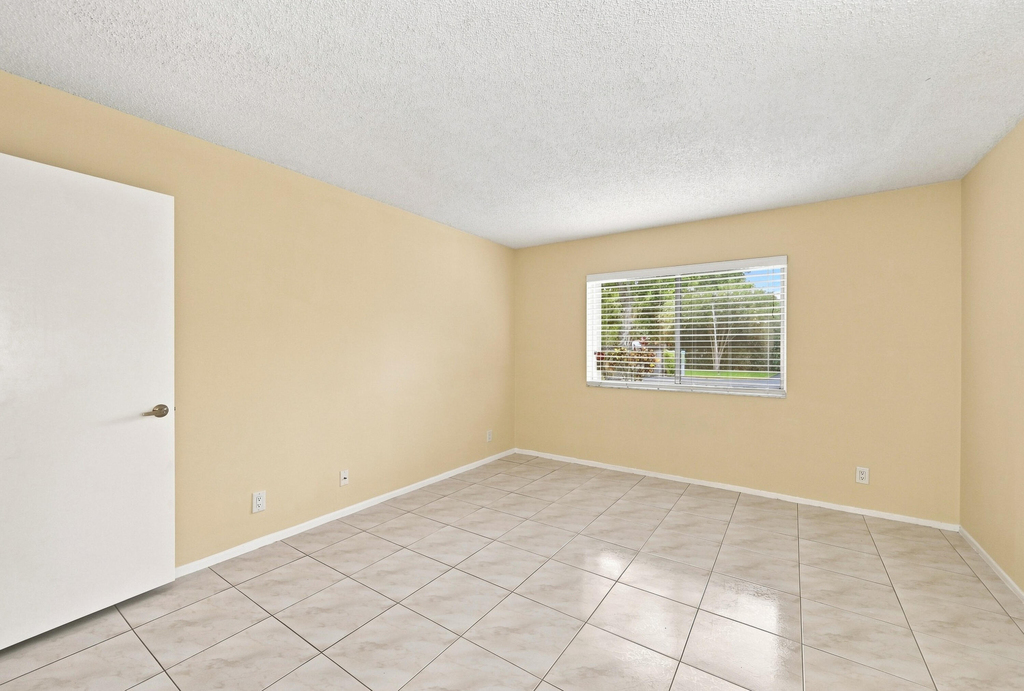 2753 S Oakland Forest Drive - Photo 19