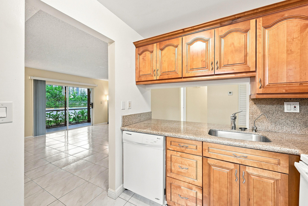 2753 S Oakland Forest Drive - Photo 14