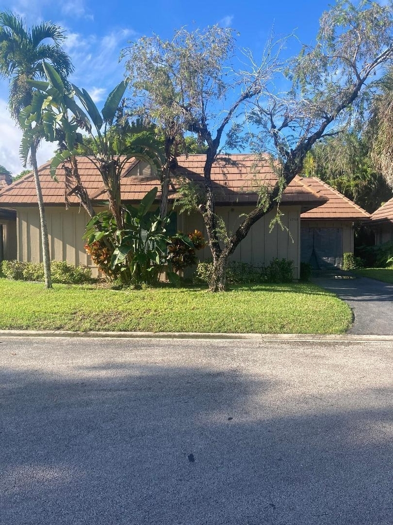 1950 Coquina Way - Photo 0