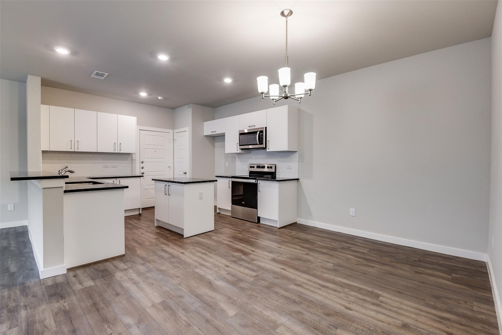 705 Blackland Drive - Photo 15